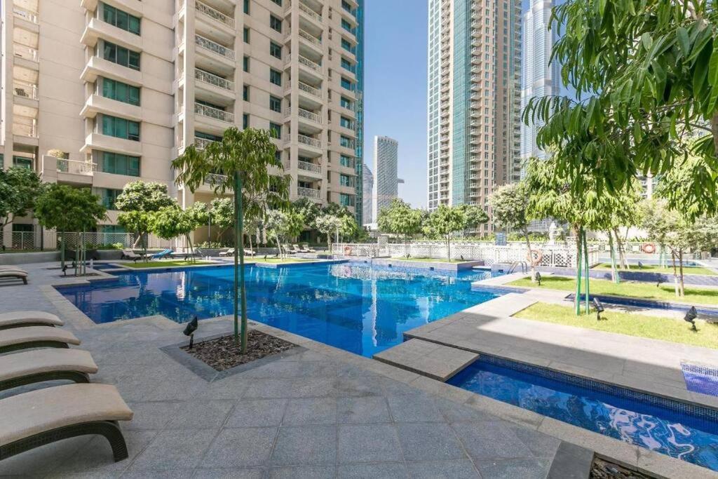 Luxury Burj Khalifa View - Mins Walking Dubai Mall Apartment Bagian luar foto